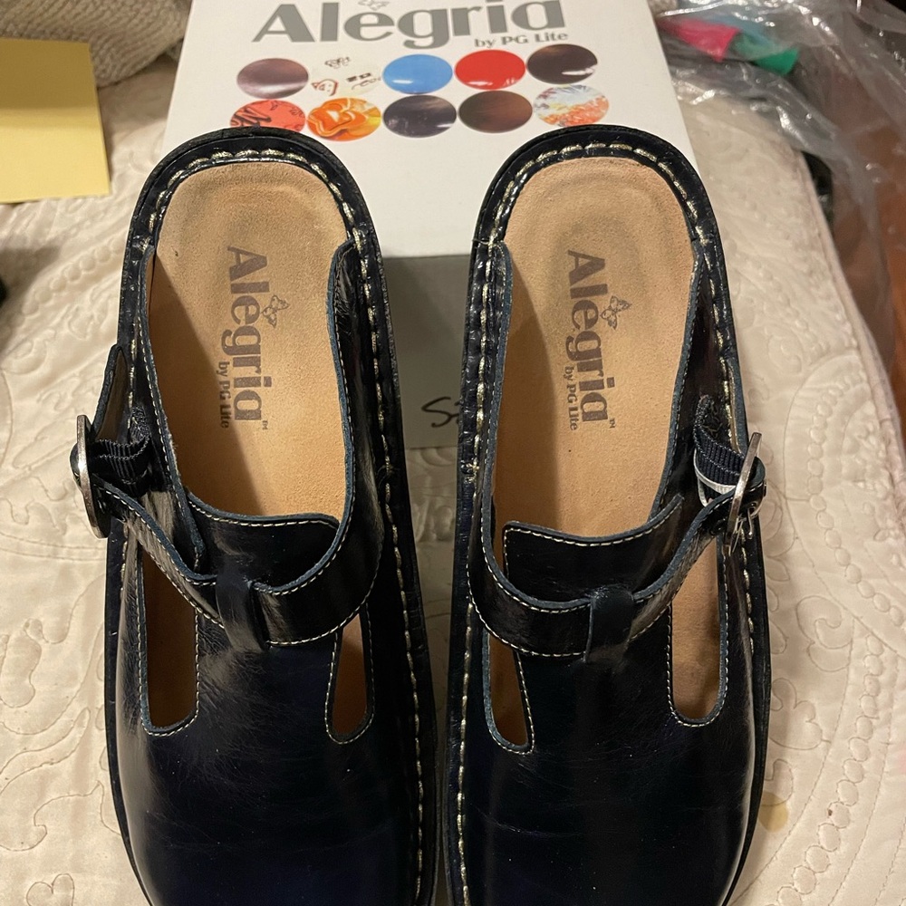 Alegria brand shoe, navy color, size 8.5 or 39.